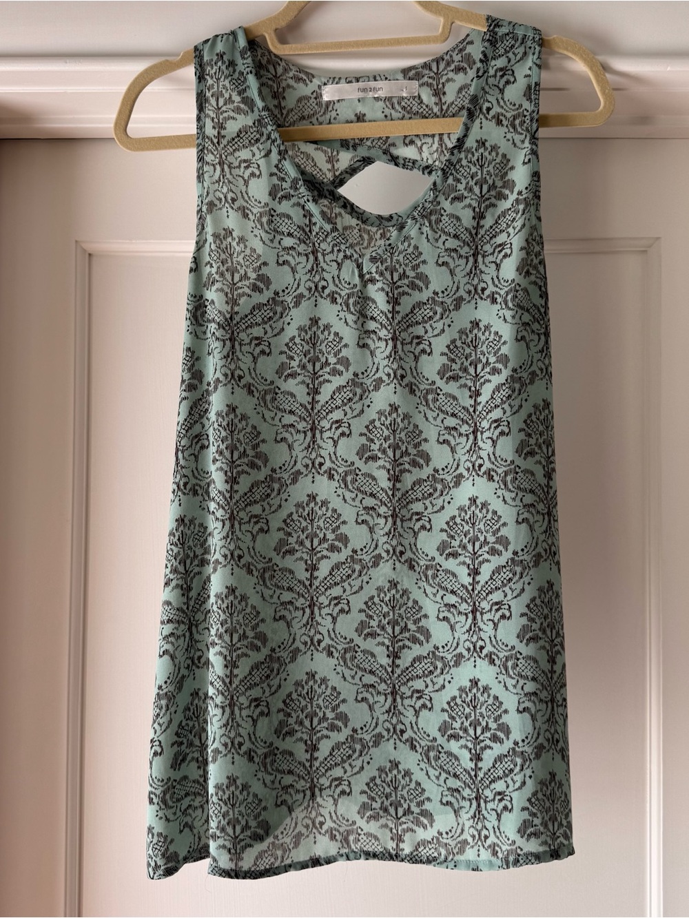 Sleeveless Mint Green Printed Keyhole Back Tank Top, size small